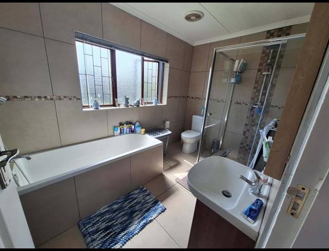 5 BEDROOM HOUSE FOR SALE IN DANA BAY